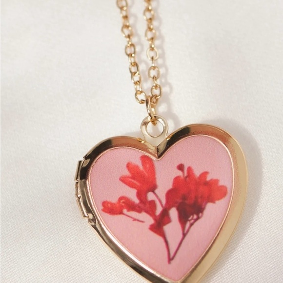 Altar’d State | Floral Heart Locket - Picture 1 of 2